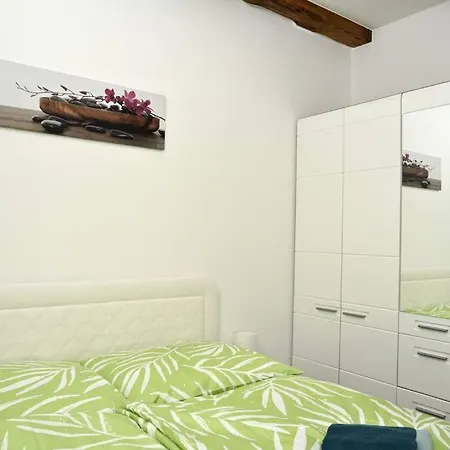 Flora Apartmán *