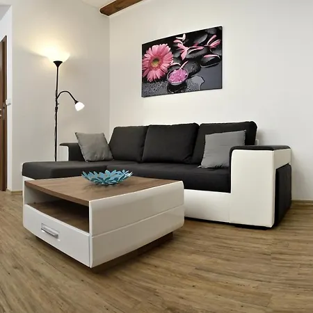 Flora Apartmán *