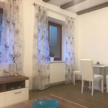 Flora Apartmán